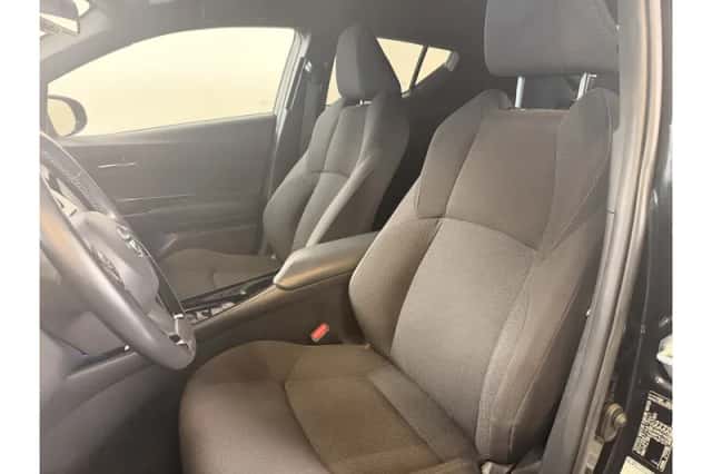 Toyota C-HR (2019) thumbnail 5