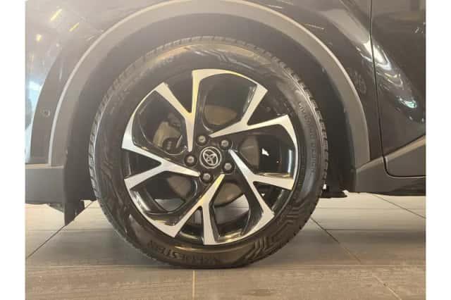 Toyota C-HR (2019) thumbnail 6