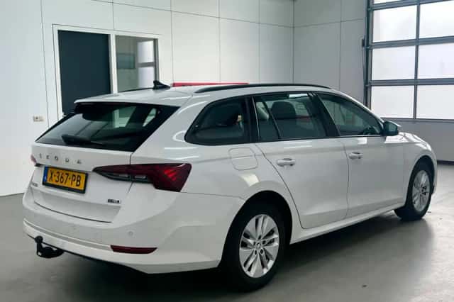 Škoda Octavia (2024) thumbnail 3