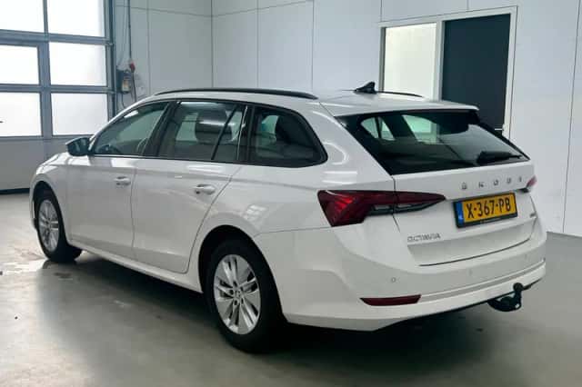 Škoda Octavia (2024) thumbnail 4