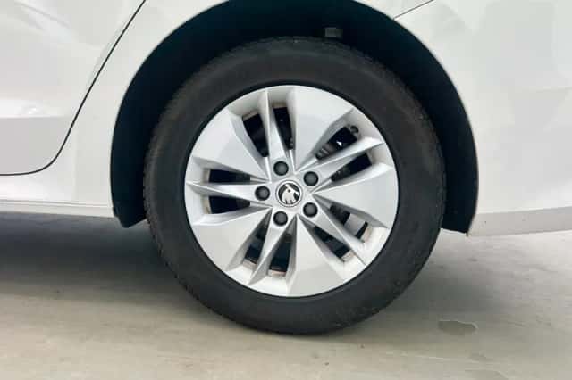 Škoda Octavia (2024) thumbnail 5