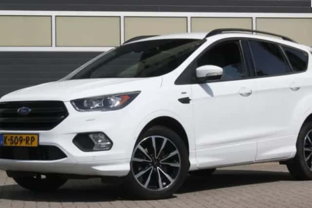 Ford Kuga (2016) thumbnail 1