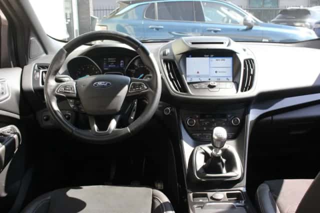 Ford Kuga (2016) thumbnail 4