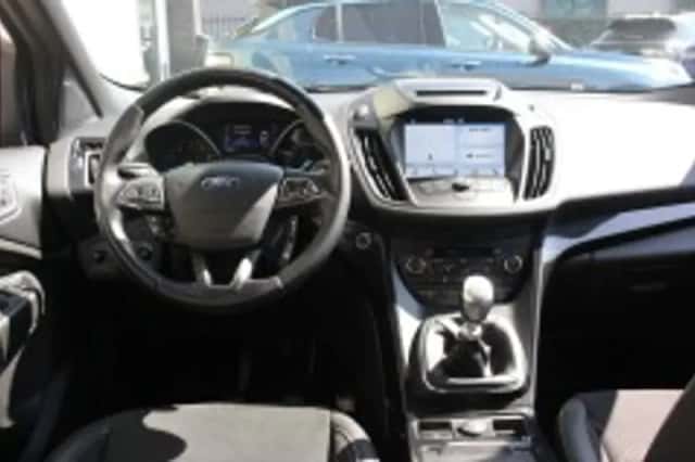 Ford Kuga (2016) thumbnail 4