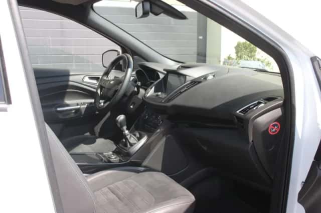 Ford Kuga (2016) thumbnail 5