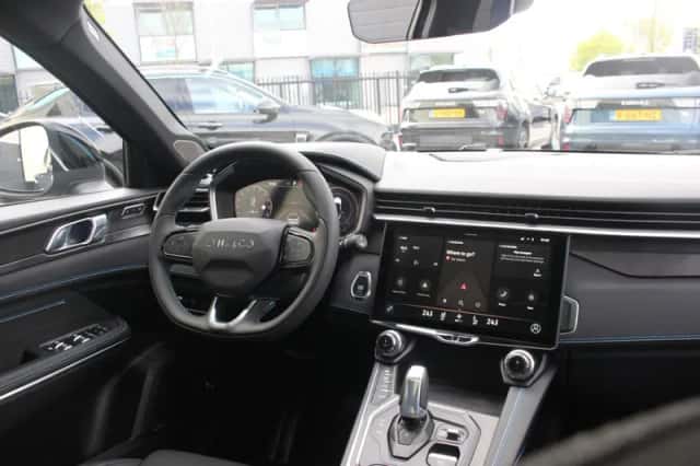 Lynk & Co 01 (2023) thumbnail 4