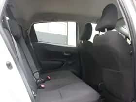 Toyota Yaris (2014) thumbnail 17