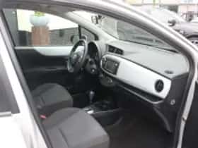 Toyota Yaris (2014) thumbnail 4
