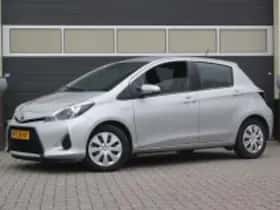 Toyota Yaris (2014) thumbnail 5