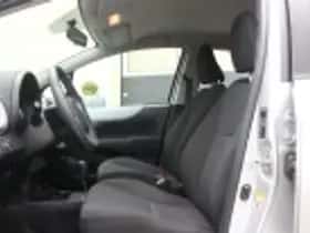 Toyota Yaris (2014) thumbnail 44
