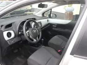 Toyota Yaris (2014) thumbnail 9