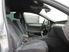 Volkswagen Passat (2022) thumbnail 29
