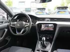 Volkswagen Passat (2022) thumbnail 4