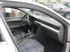 Volkswagen Passat (2022) thumbnail 5