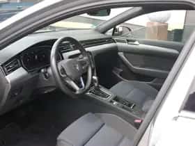 Volkswagen Passat (2022) thumbnail 9