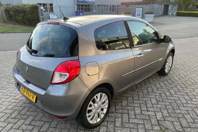 Renault Clio (2010) thumbnail 3