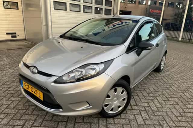 Ford Fiesta (2010) thumbnail 5