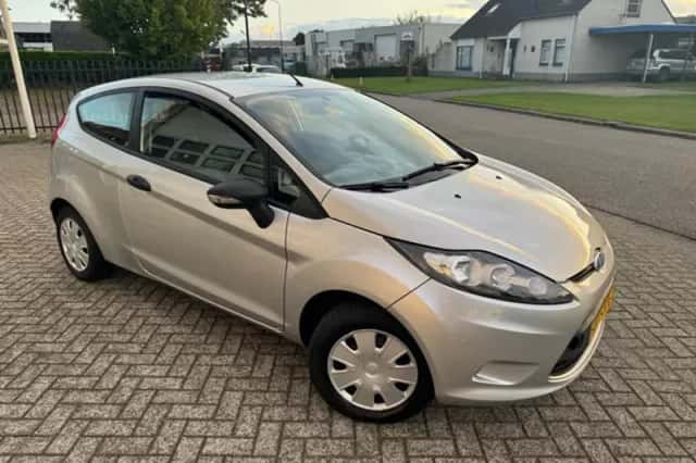 Ford Fiesta (2010) thumbnail 6