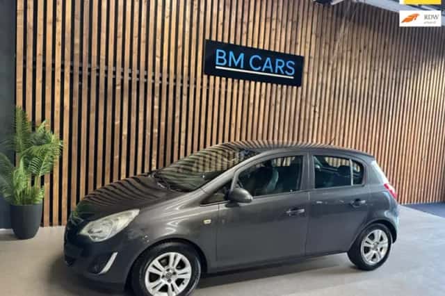 Opel Corsa (2012) thumbnail 1