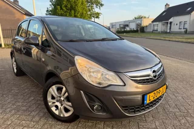 Opel Corsa (2012) thumbnail 2