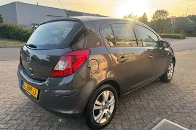 Opel Corsa (2012) thumbnail 5