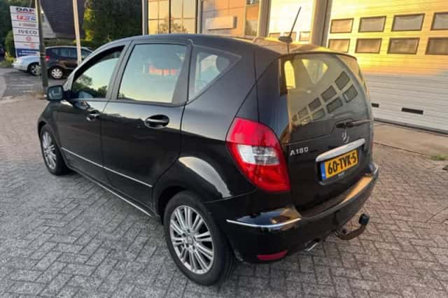 Mercedes-Benz A-Klasse (2011) thumbnail 2
