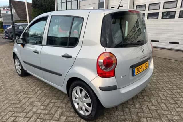 Renault Modus (2006) thumbnail 3