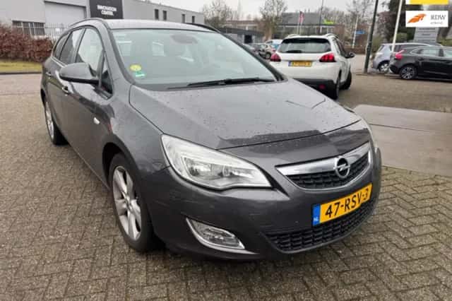 Opel Astra (2011) thumbnail 1