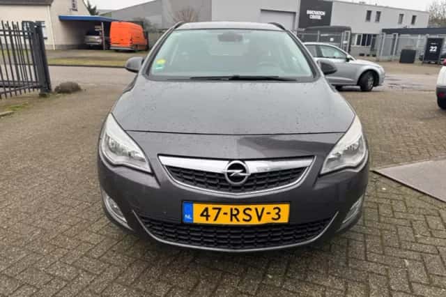 Opel Astra (2011) thumbnail 4