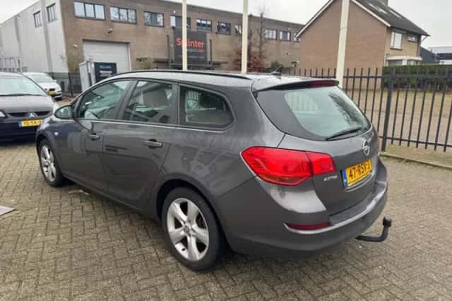 Opel Astra (2011) thumbnail 5