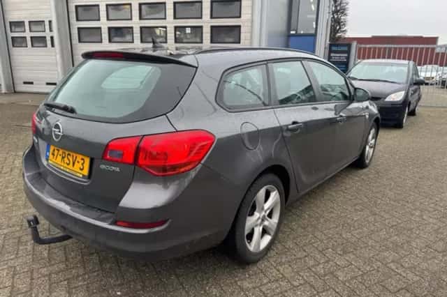 Opel Astra (2011) thumbnail 6