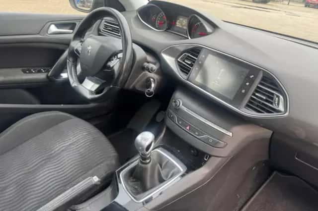 Peugeot 308 (2014) thumbnail 4
