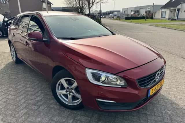 Volvo V60 (2016) thumbnail 2