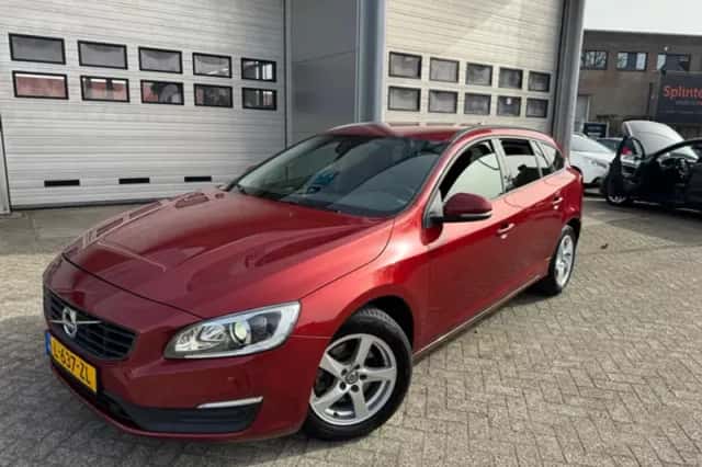 Volvo V60 (2016) thumbnail 4