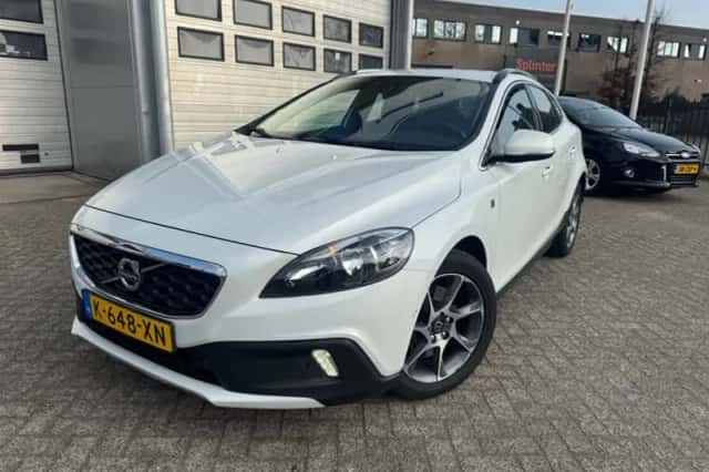 Volvo V40 Cross Country (2016) thumbnail 4
