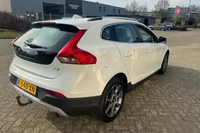 Volvo V40 Cross Country (2016) thumbnail 5