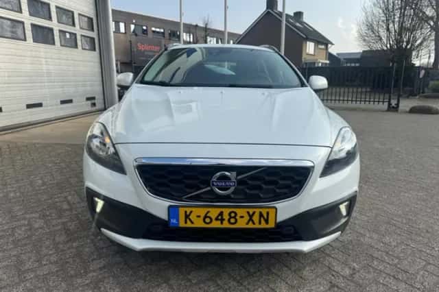 Volvo V40 Cross Country (2016) thumbnail 6
