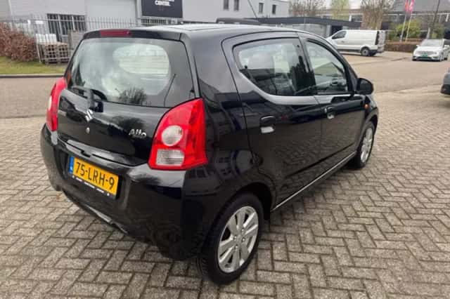 Suzuki Alto (2010) thumbnail 5