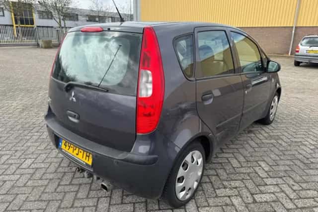 Mitsubishi Colt (2004) thumbnail 4