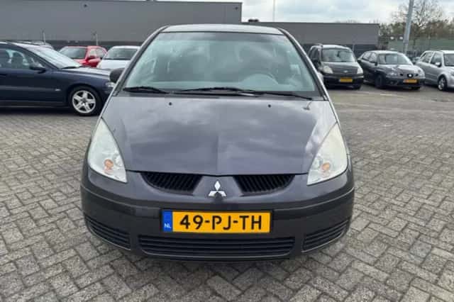 Mitsubishi Colt (2004) thumbnail 5