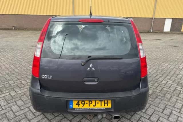 Mitsubishi Colt (2004) thumbnail 6