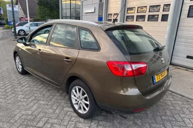 SEAT Ibiza (2010) thumbnail 3