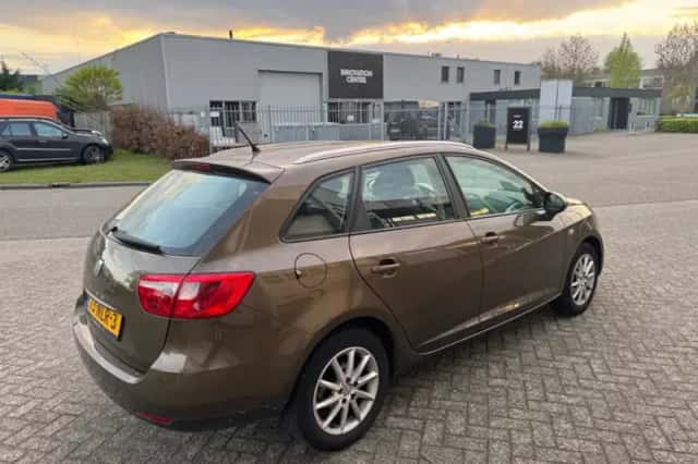 SEAT Ibiza (2010) thumbnail 5