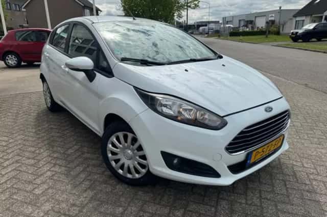 Ford Fiesta (2013) thumbnail 2