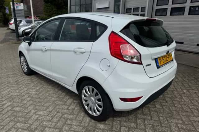 Ford Fiesta (2013) thumbnail 3