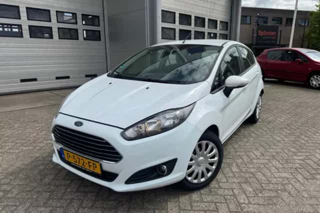 Ford Fiesta (2013) thumbnail 4