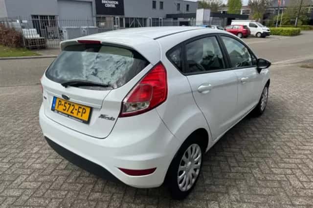 Ford Fiesta (2013) thumbnail 5
