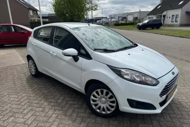 Ford Fiesta (2013) thumbnail 6