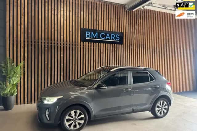 Kia Stonic (2021) thumbnail 1