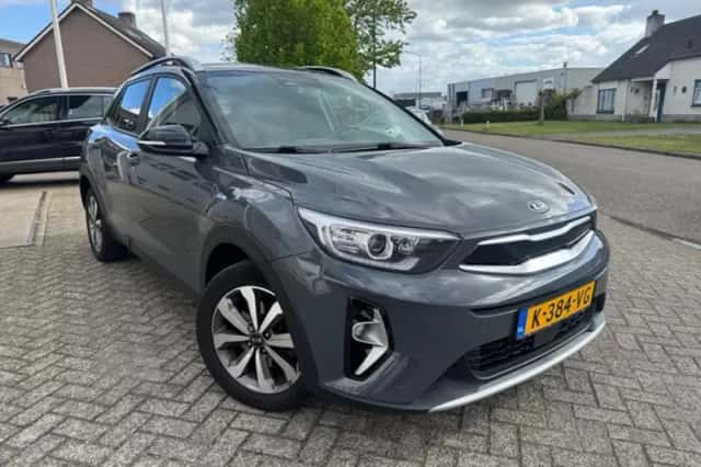 Kia Stonic (2021) thumbnail 2